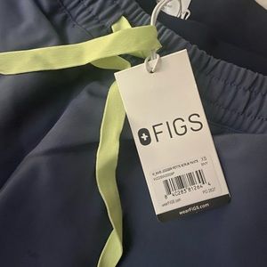 FIGS skinny jogger scrub pant